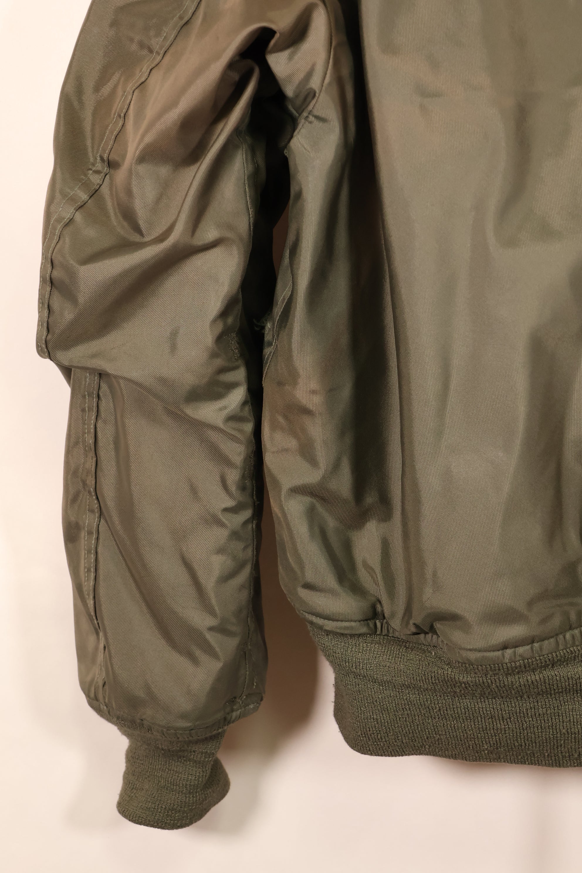 1990年契約　MEDIUM　CWU-45P　高高度フライトジャケット　陸軍パッチ付き　中古品