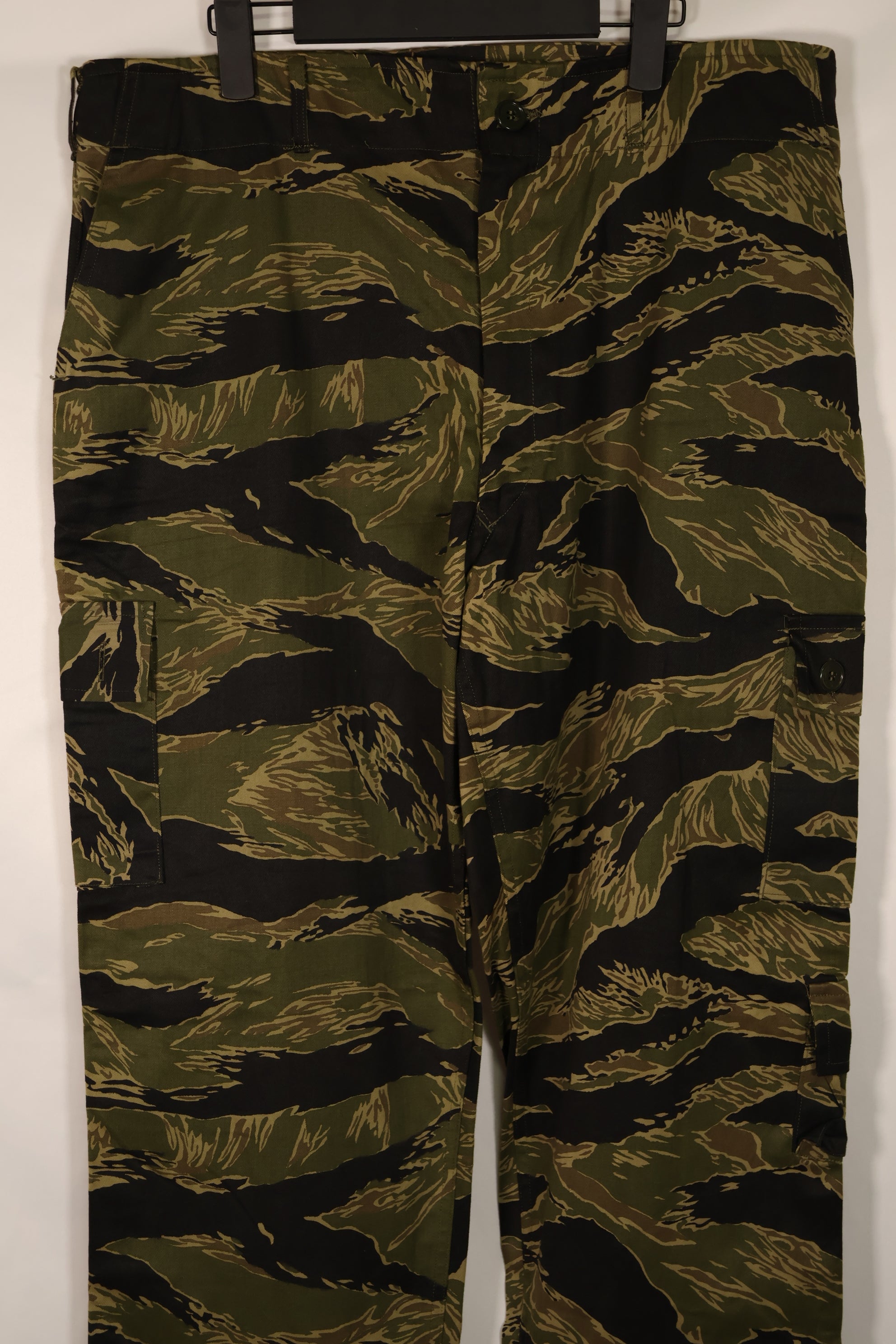 Real deadstock Okinawa Tiger Tiger Stripe Pants US-L in mint condition