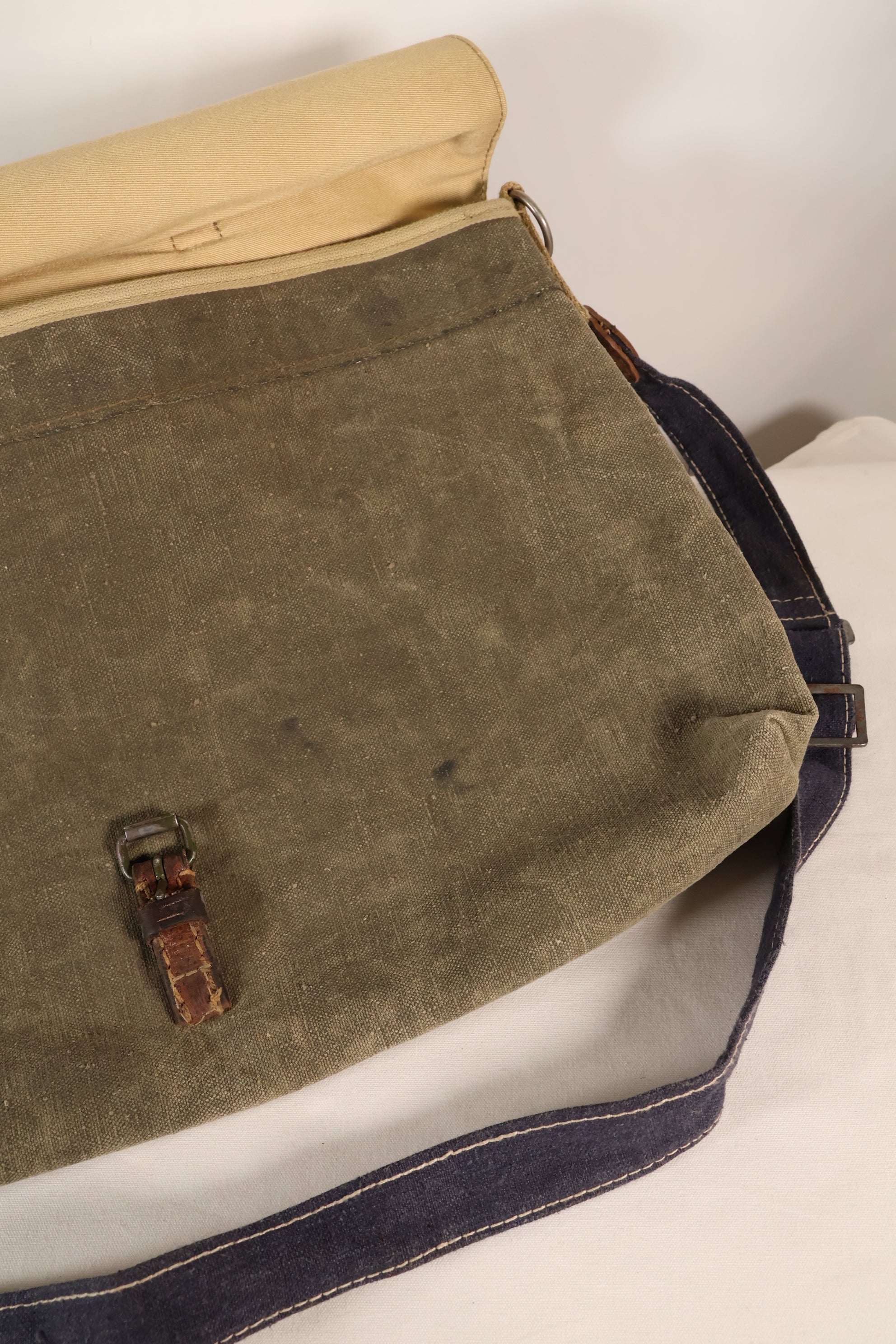 WWII German Luftwaffe splinter camouflage messenger bag made by Signal Depot, USA, using 1940s parts