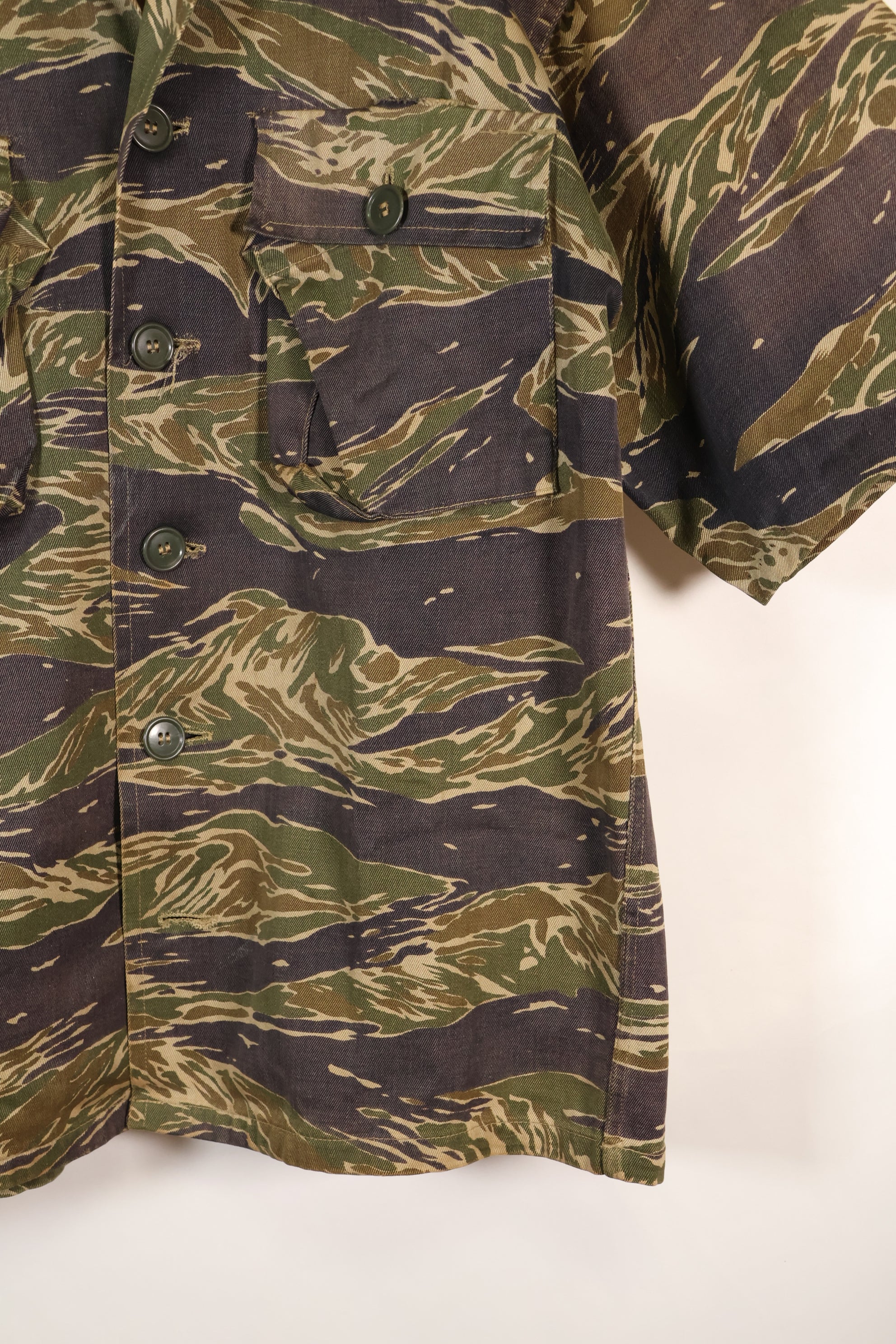 1960's semi A-M silver tiger shirt Asian cut epaulette modified used