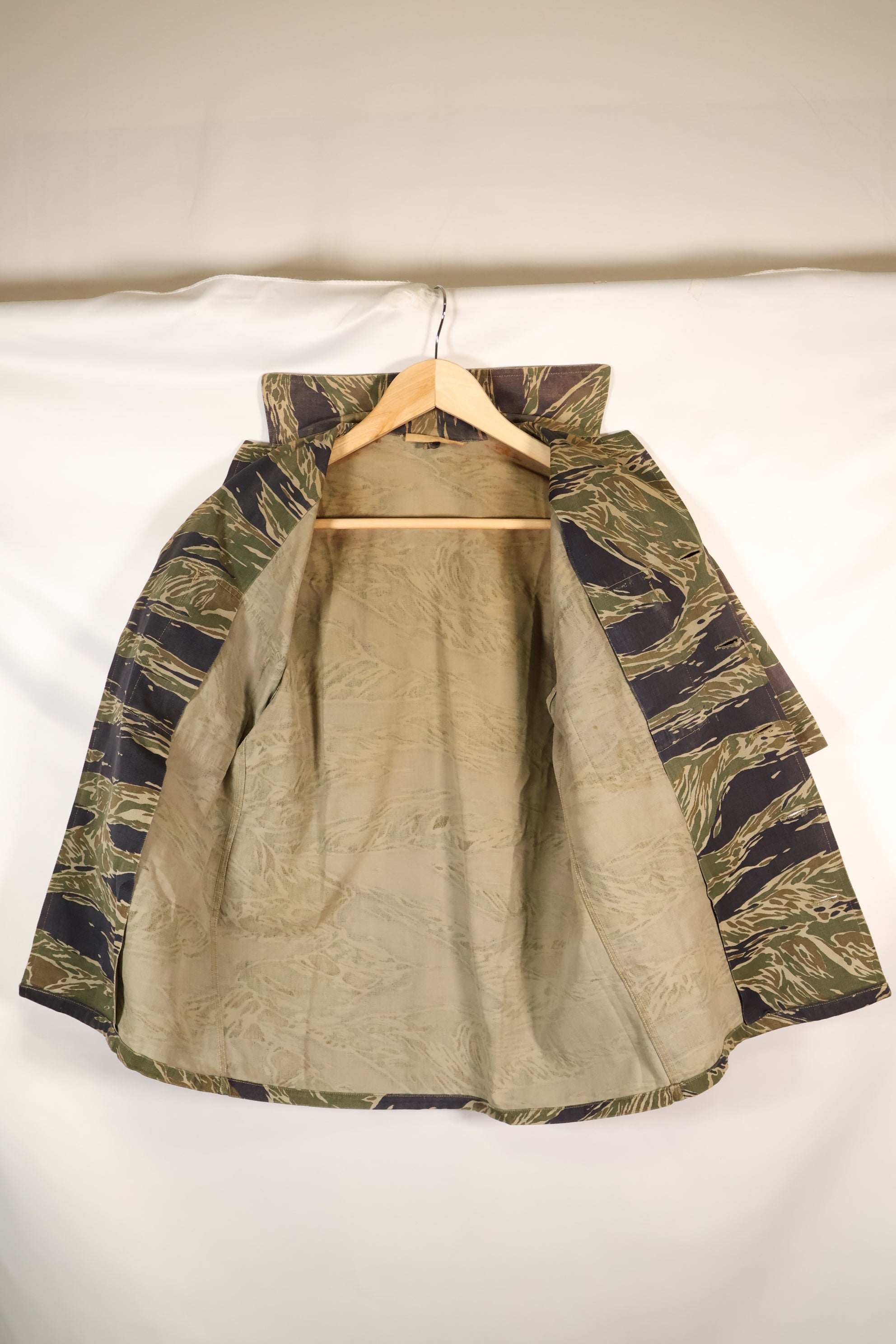 1960's semi A-M silver tiger shirt Asian cut epaulette modified used