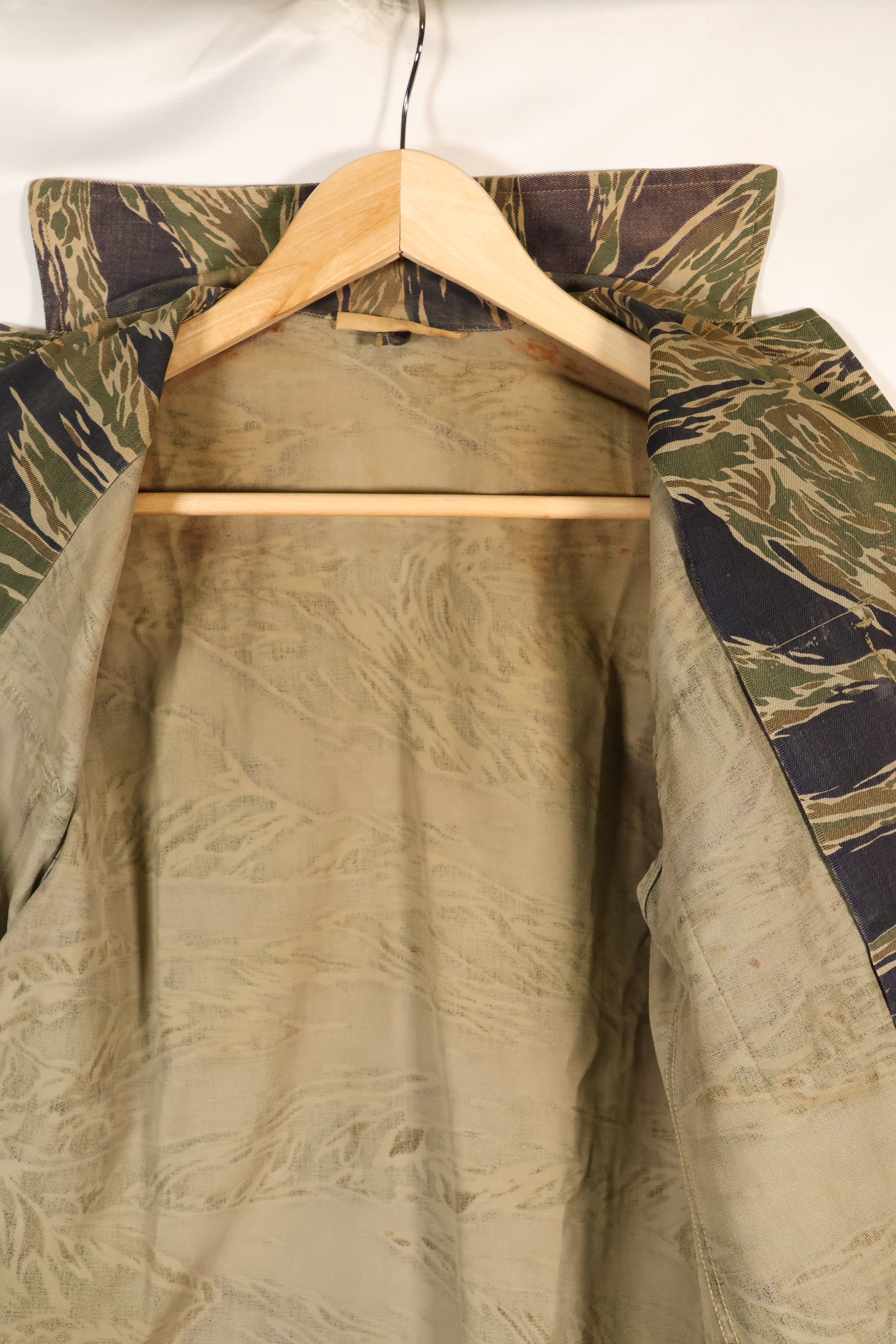 1960's semi A-M silver tiger shirt Asian cut epaulette modified used