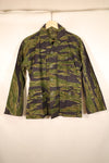 Early 1970s, Size S–M, South Vietnamese Marine Corps (VNMC), 5th Pattern Tiger Stripe Shirt, in good condition　