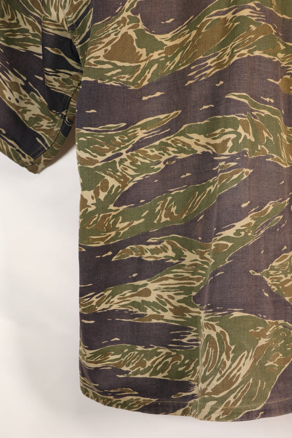 1960's semi A-M silver tiger shirt Asian cut epaulette modified used