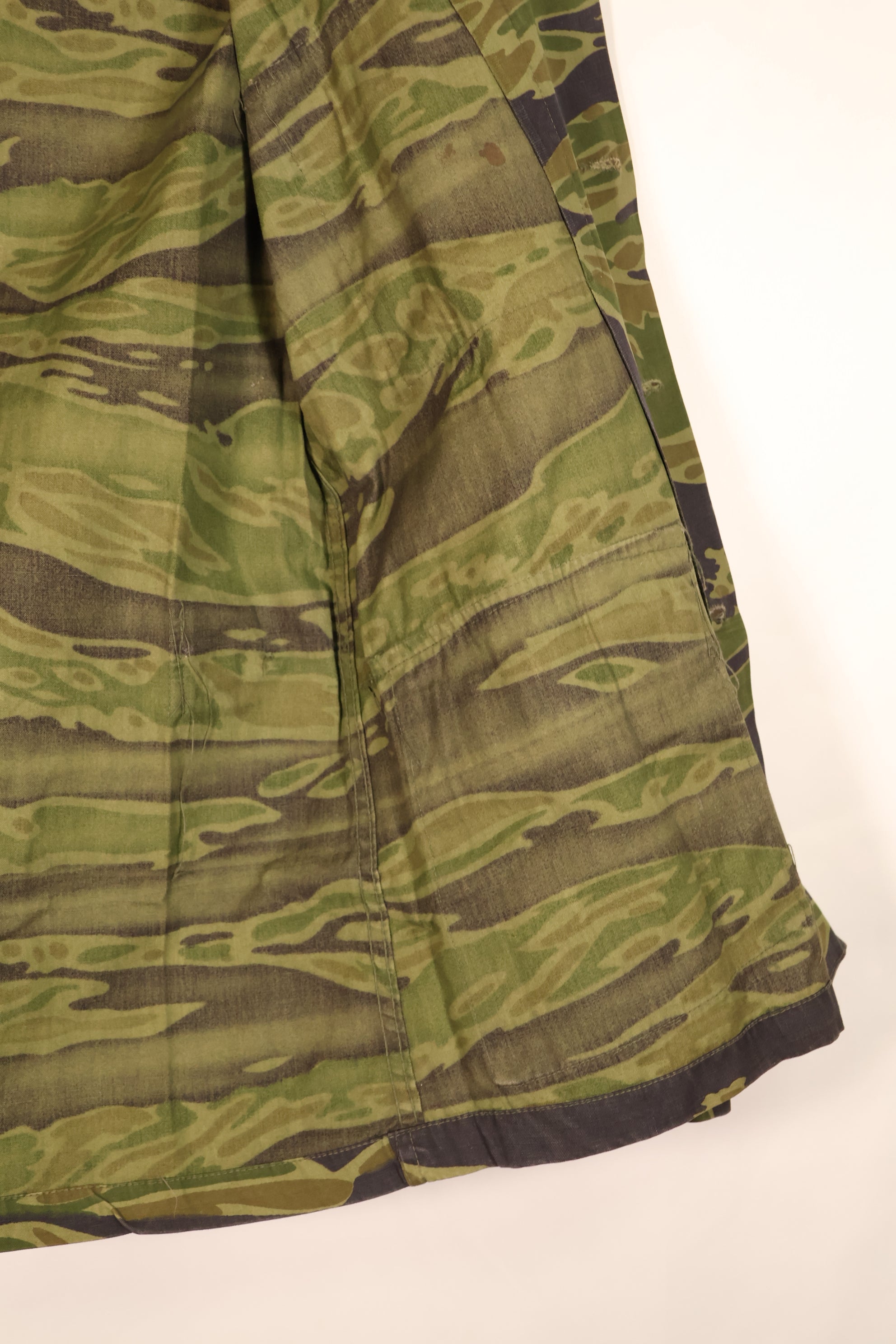 Early 1970s, Size S–M, South Vietnamese Marine Corps (VNMC), 5th Pattern Tiger Stripe Shirt, in good condition　