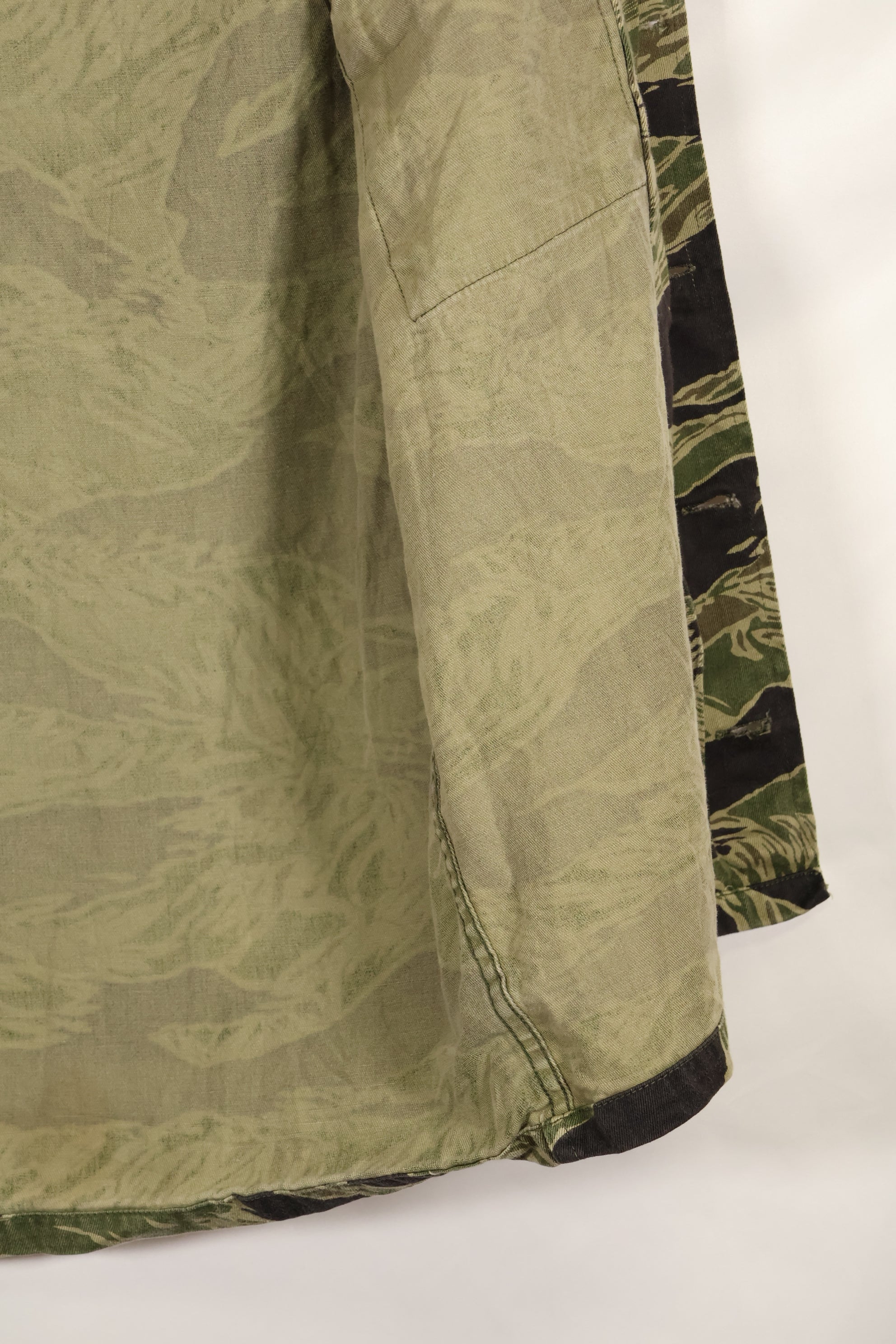 Mid-1960s US Cut Okinawa Tiger Lime Green Color Tiger Stripe Shirt Used