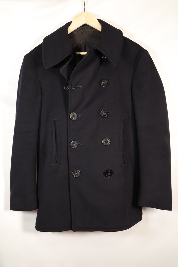 1940's estimated 38 approx. 10 buttons U.S. Navy pea coat in good condition B
