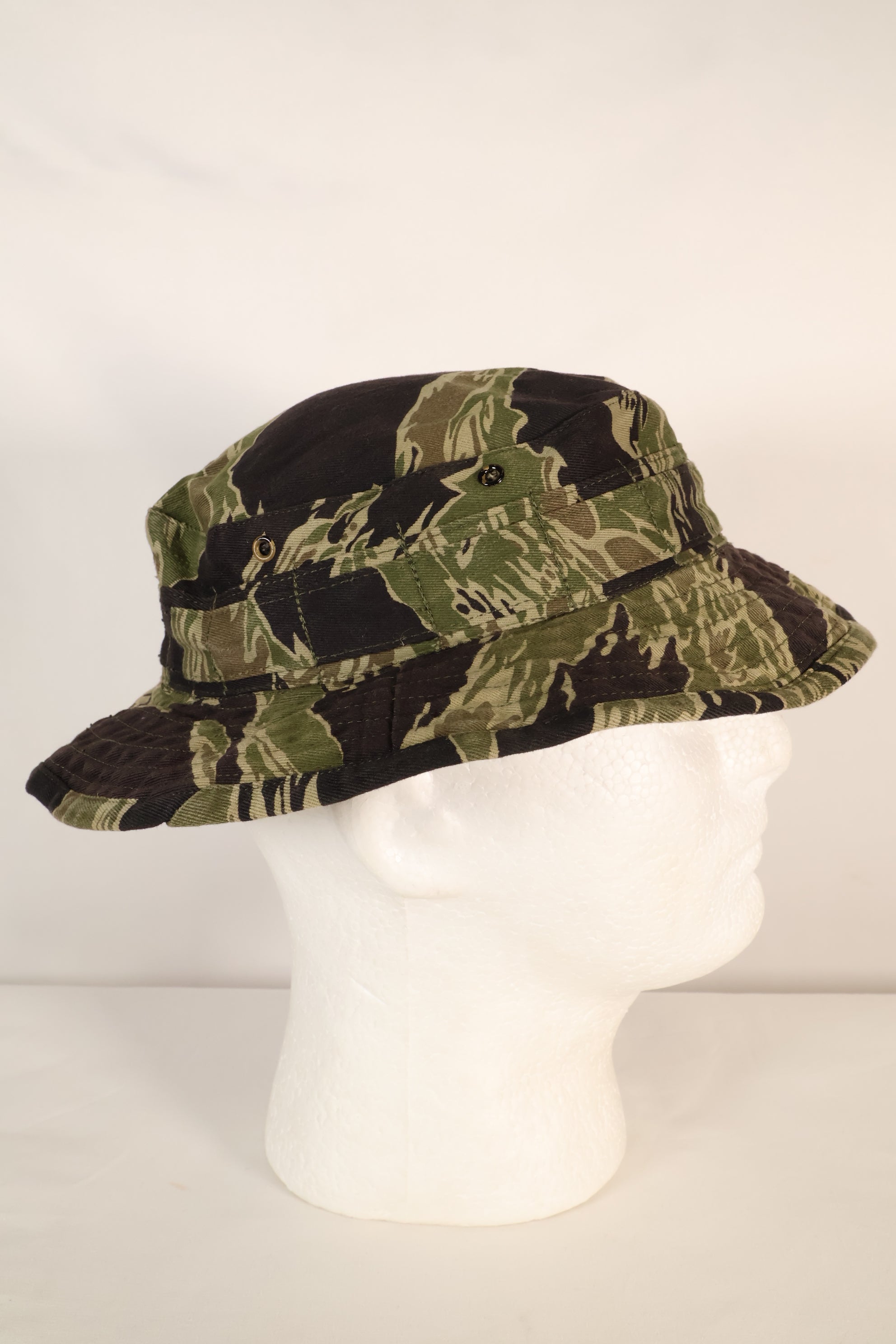 1960s, estimated size M, sewn in Okinawa, CISO cut, Okinawa Tiger boonie hat, used.