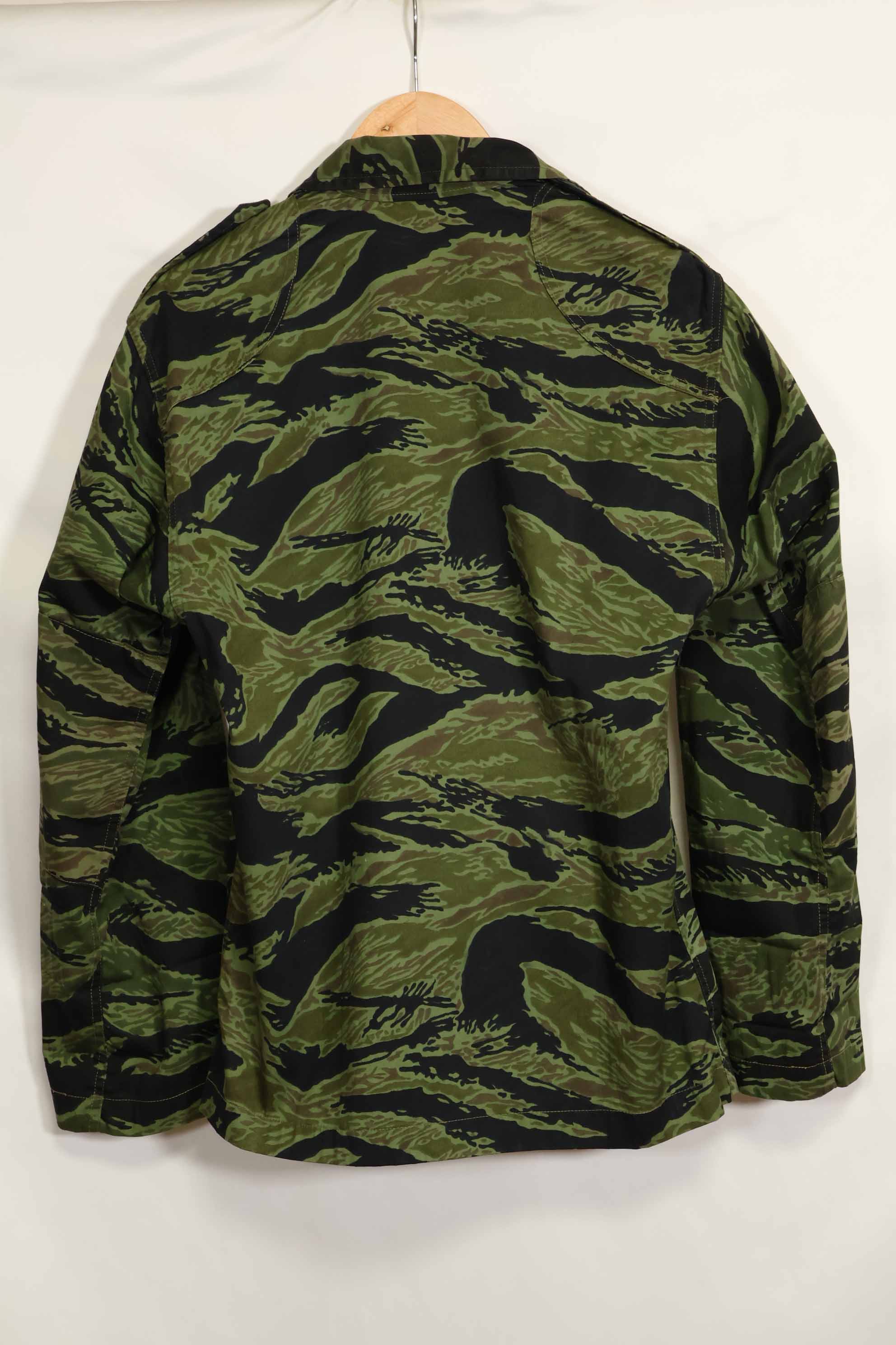 1968 4th Model VNMC Tiger Stripe Shirt, almost never used, size A-3