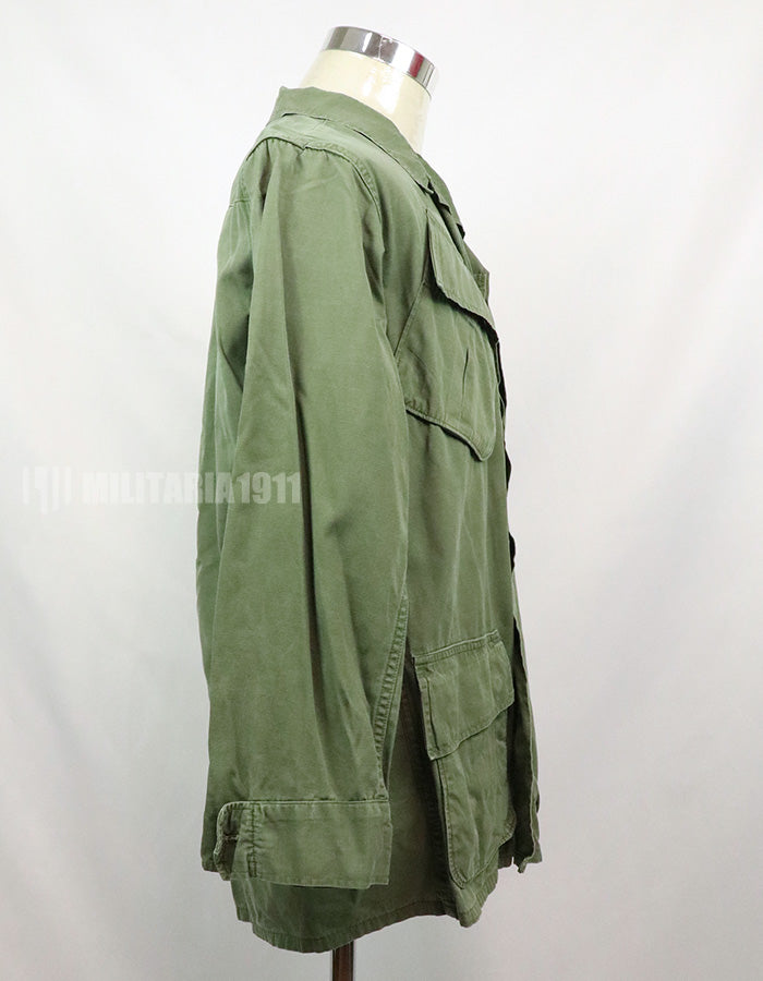 Original 3rd model, ripstop fabric, jungle fatigues, with patches, good condition, 1969 contract.