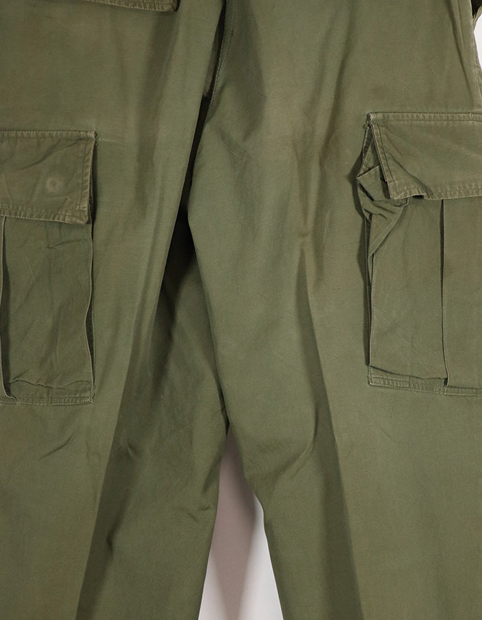 Real 1967 Poplin jungle fatigues pants, used, button damaged.